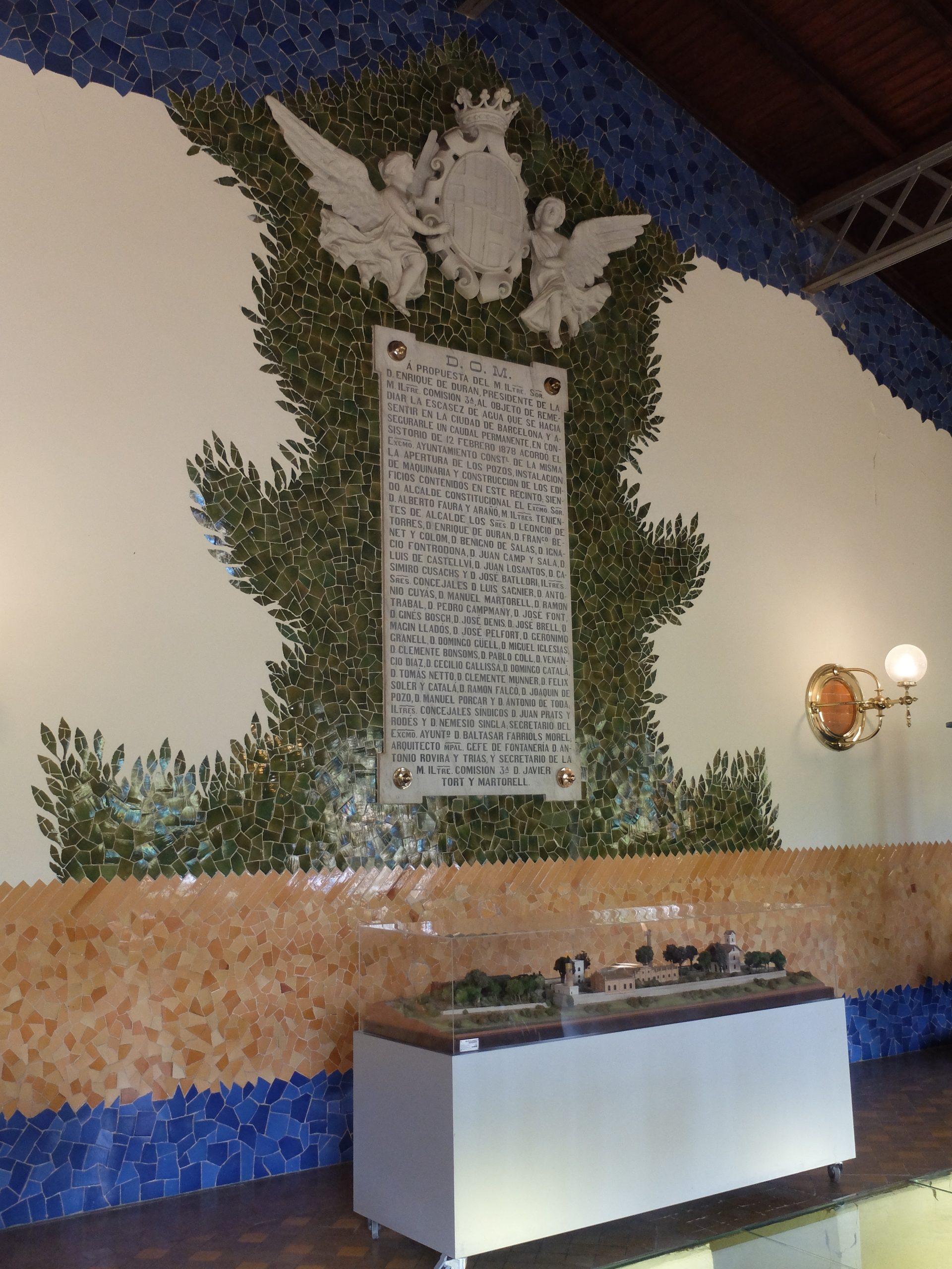 Placa conmemorativa, Sala de Pozos - Casa de les Aigües (Montcada i Reixach, Barcelona)