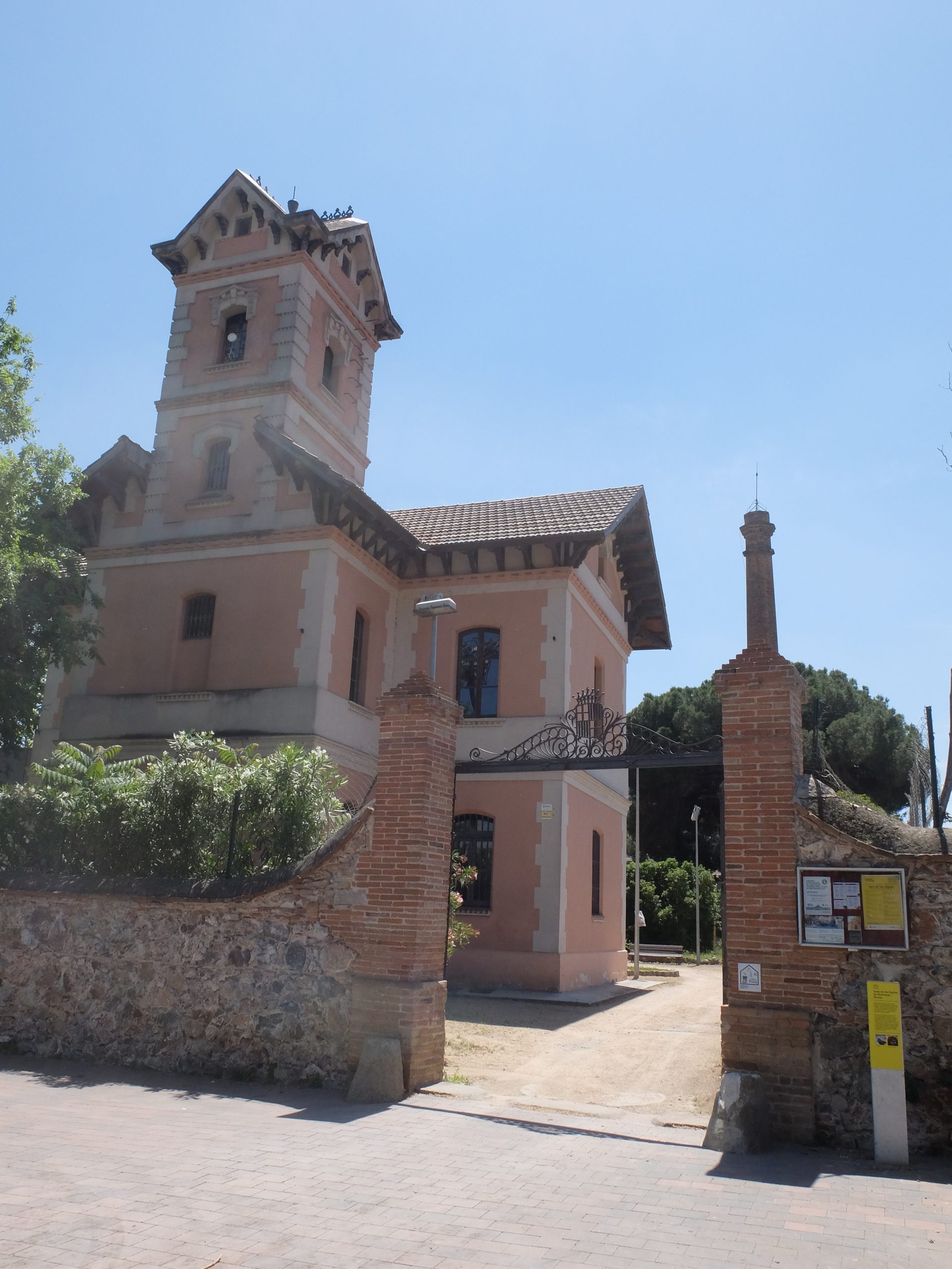 Casa del Maquinista - Casa de les Aigües (Montcada i Reixach, Barcelona)